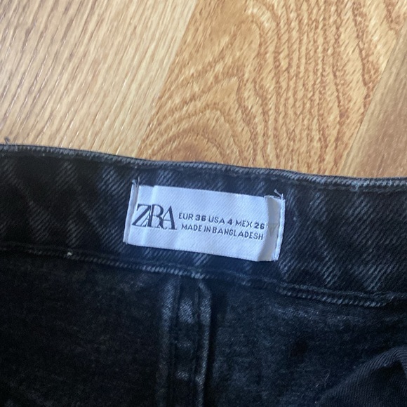 zara black jean shorts - Picture 2 of 3